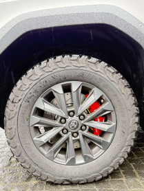 Комплект великих гальм USK Forged 6 поршнів з комплектом 2-составних г. дисків 355/32 мм, з насічками і перфорацією, TLC300 2021+, передній - Фото 7