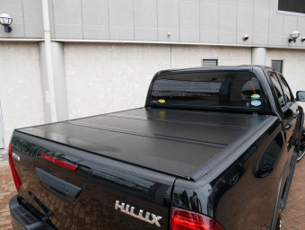 Складна кришка на кузов пікапа BAKFlip MX4 для Toyota Hilux 2015-  BAK448434 матова