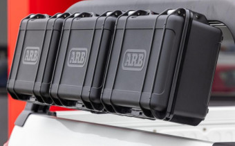 Потрійне кріплення для кейсів на дуги ARB Bed Rack 1780840