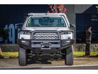 Сталевий силовий бампер ARB Commercial Bull Bar 3414780 для Toyota Hilux 2026+, сумісний з лебідкою