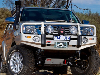 Передній захист ARB Deluxe TOY HILUX 11-15 до авто з росш. крила/LED поворот. та габарит. вогнями ARB 3414520