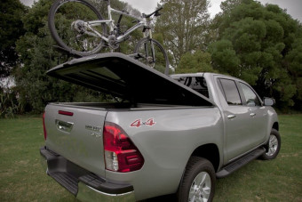 Кришка багажного відсіку PROFORM Tango без дуг (чорна, текстурована) TOY HILUX 15+ 10052702NOBAR