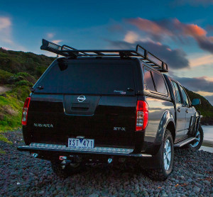 Пластиковий дах на кузов пікапа (гладка поверхня) ARB Nissan Navara D40 DC 2004+ CLS33A