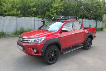 Висувні електричні пороги Toyota Hilux double cab 15+ з логотипом