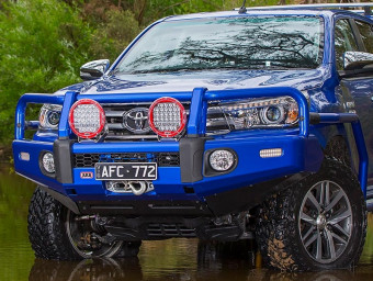 Передній захист Summit для TOY HILUX 2015+ (LED поворот. та габарити) ARB 3414560