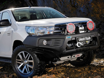 Передній захист Smart для TOY HILUX 2015+ (LED поворот. та габарити) SA173BL171