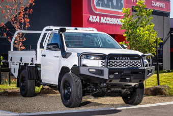 Стальной силовой бампер ARB Commercial Bull Bar 3414780 для Toyota Hilux 2026+, совместимый с лебёдкой - Фото 9